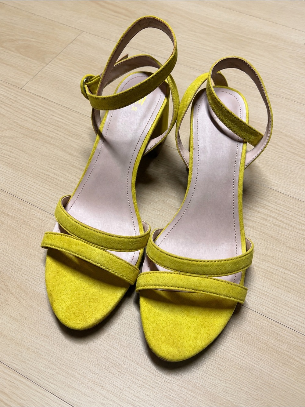 H&M Yellow Suede Block Heel Ankle Strap Sandals Women’s US 8.5 EU 39